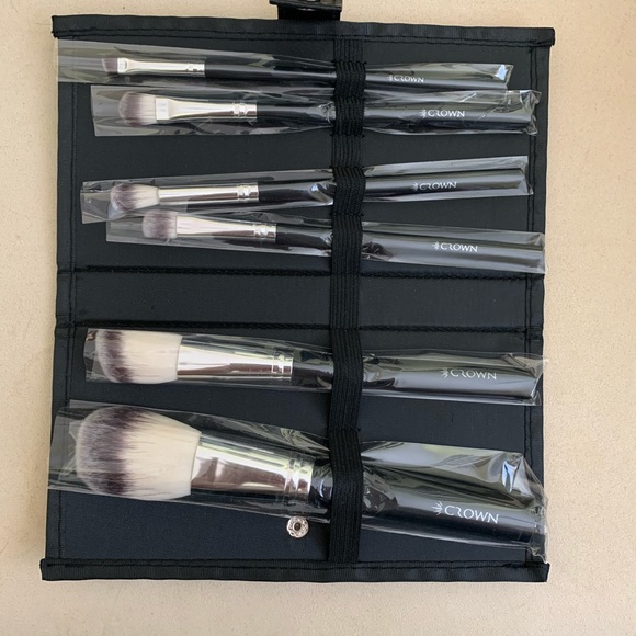 Crown Other - Set a (6) Crown Professional Makeup Brushes